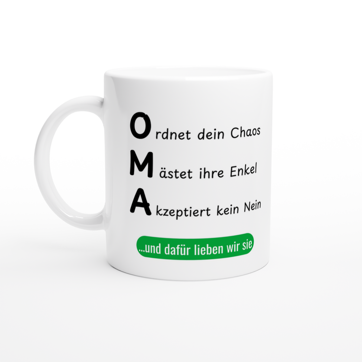 Keramiktasse mit Spruch: Oma ordnet dein Chaos und mästet ihre Enkel – Ansicht 3